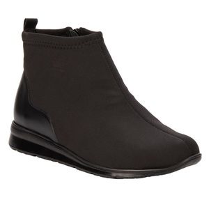Walking Cradles Narrow Width Dalton Bootie Size 10.5 Narrow Black Stretch